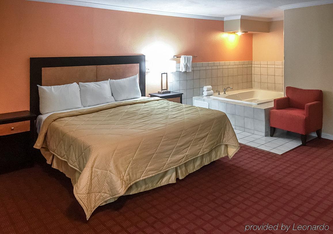 Rodeway Inn West Dodge โอมาฮา ภายนอก รูปภาพ