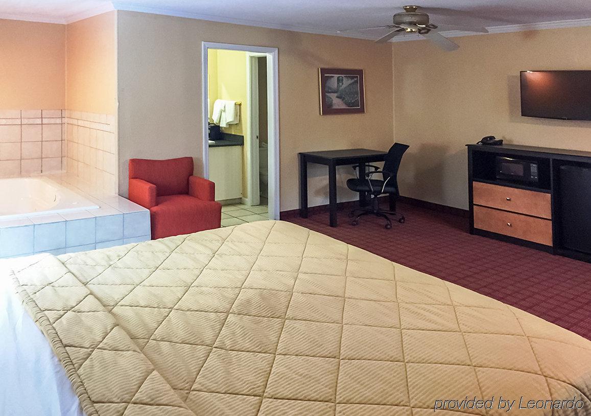 Rodeway Inn West Dodge โอมาฮา ภายนอก รูปภาพ