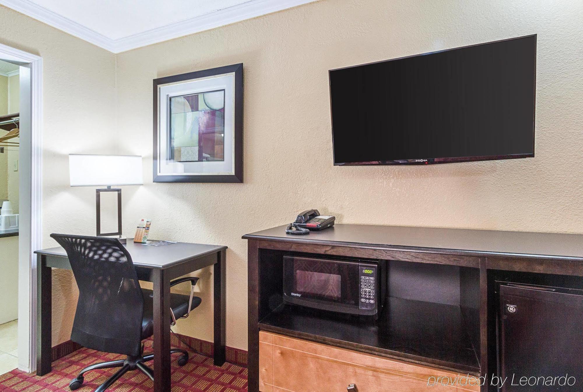 Rodeway Inn West Dodge โอมาฮา ภายนอก รูปภาพ