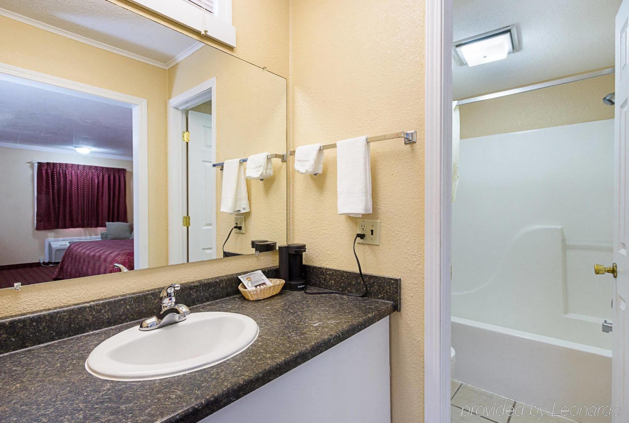 Rodeway Inn West Dodge โอมาฮา ภายนอก รูปภาพ