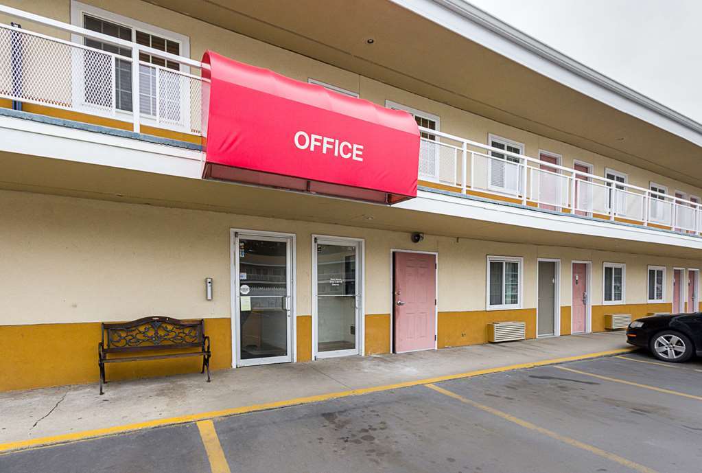 Rodeway Inn West Dodge โอมาฮา ภายนอก รูปภาพ
