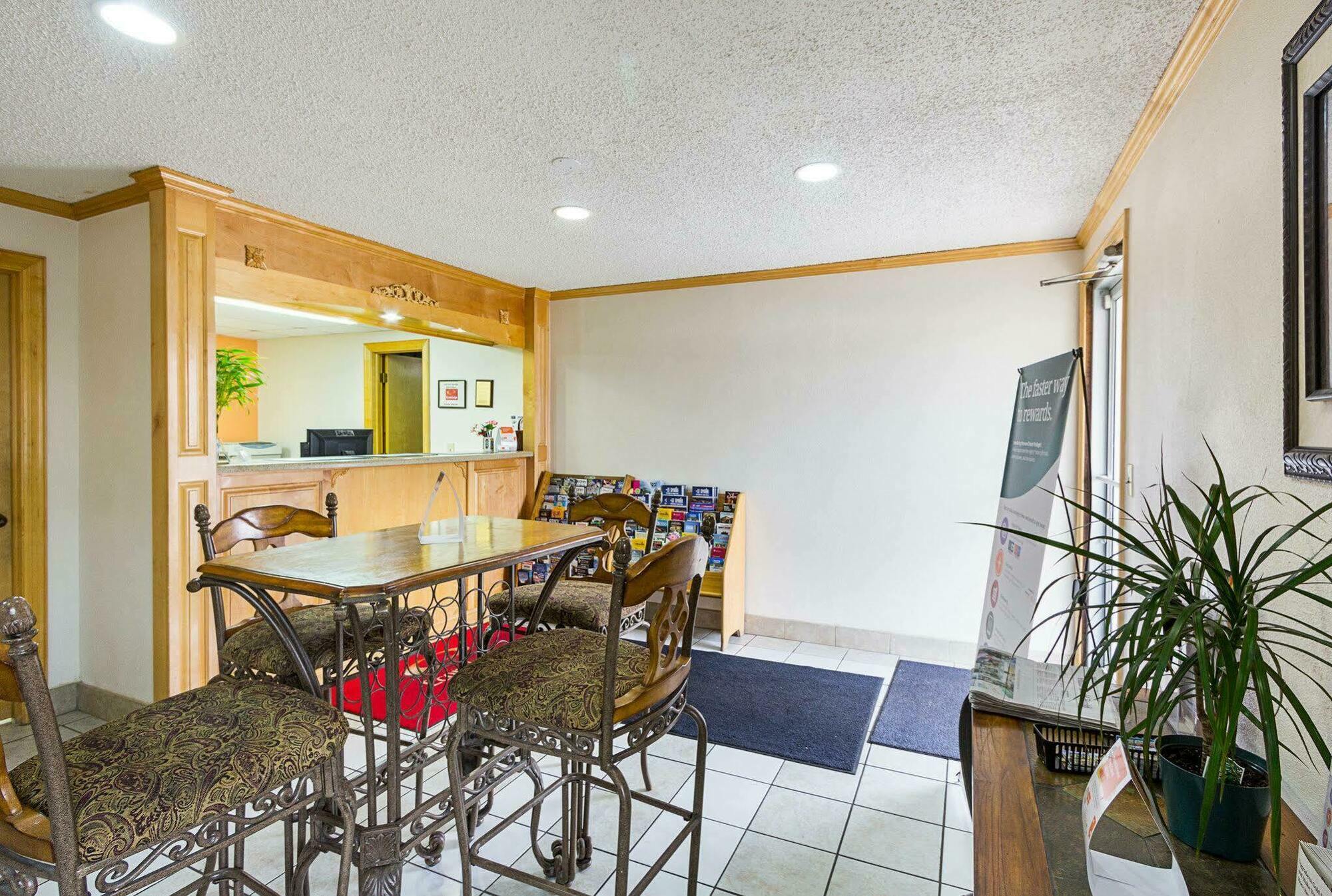 Rodeway Inn West Dodge โอมาฮา ภายนอก รูปภาพ