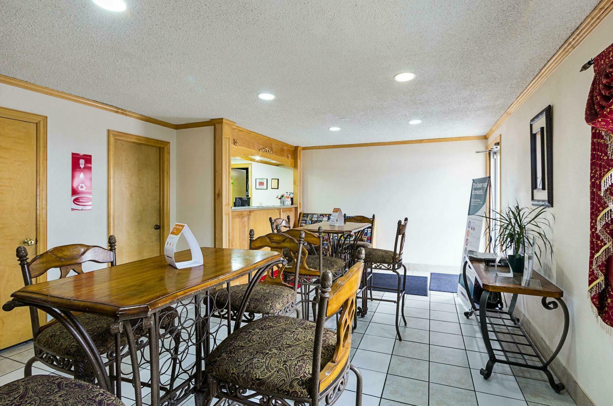 Rodeway Inn West Dodge โอมาฮา ภายนอก รูปภาพ