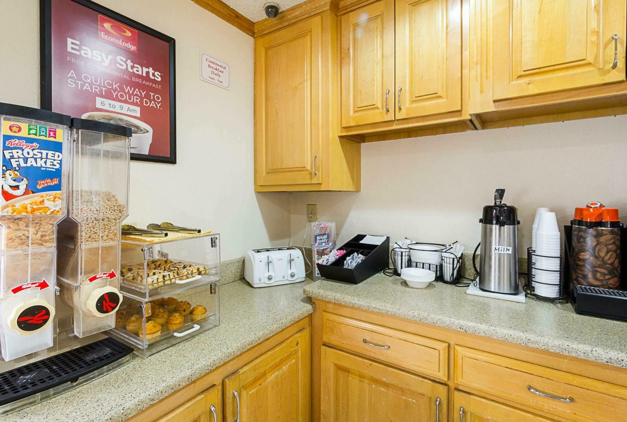 Rodeway Inn West Dodge โอมาฮา ภายนอก รูปภาพ